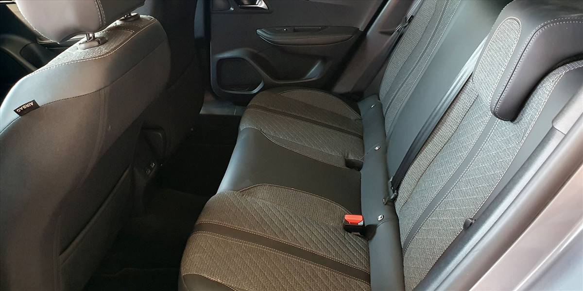 PEUGEOT 2008 BLUE HDI 130 EAT8 1.5 AUT - Imagen 26