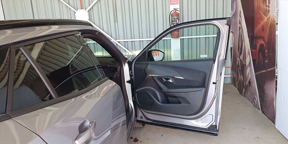 PEUGEOT 2008 BLUE HDI 130 EAT8 1.5 AUT - Imagen 28