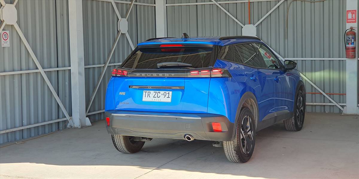 PEUGEOT 2008 BLUE HDI 130 EAT8 1.5 AUT - Imagen 3