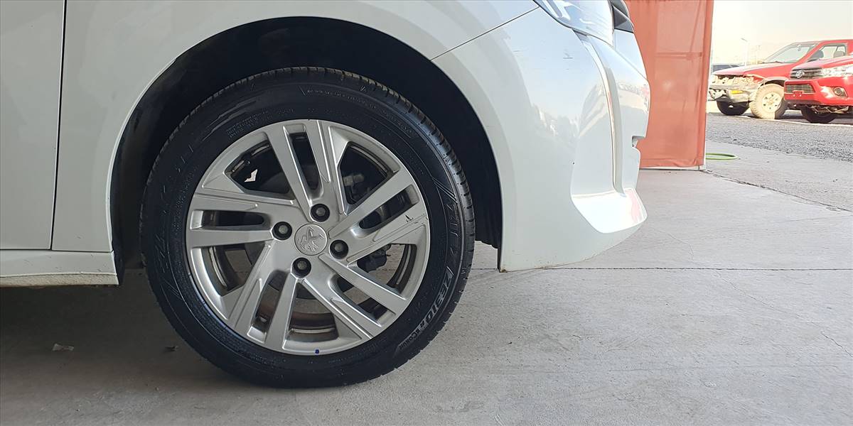 PEUGEOT 208 STYLE PURETECH 75 1.2 - Imagen 17