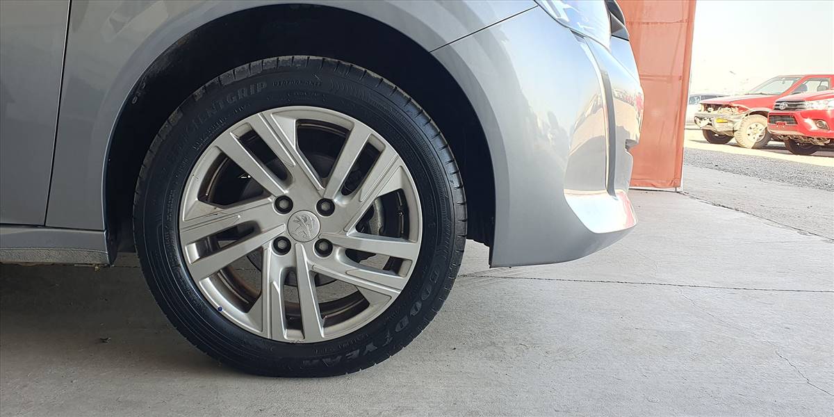 PEUGEOT 208 STYLE PURETECH 75 1.2 - Imagen 17