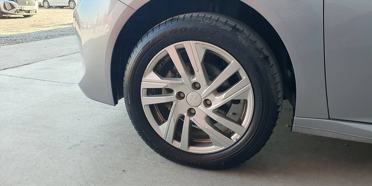 PEUGEOT 208 STYLE PURETECH 75 1.2 - Imagen 18
