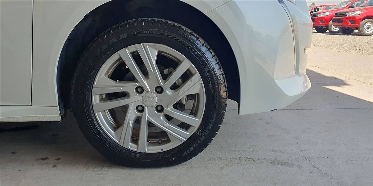PEUGEOT 208 STYLE PURETECH 75 1.2 - Imagen 17
