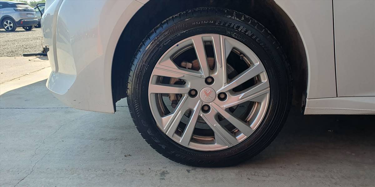 PEUGEOT 208 STYLE PURETECH 75 1.2 - Imagen 18