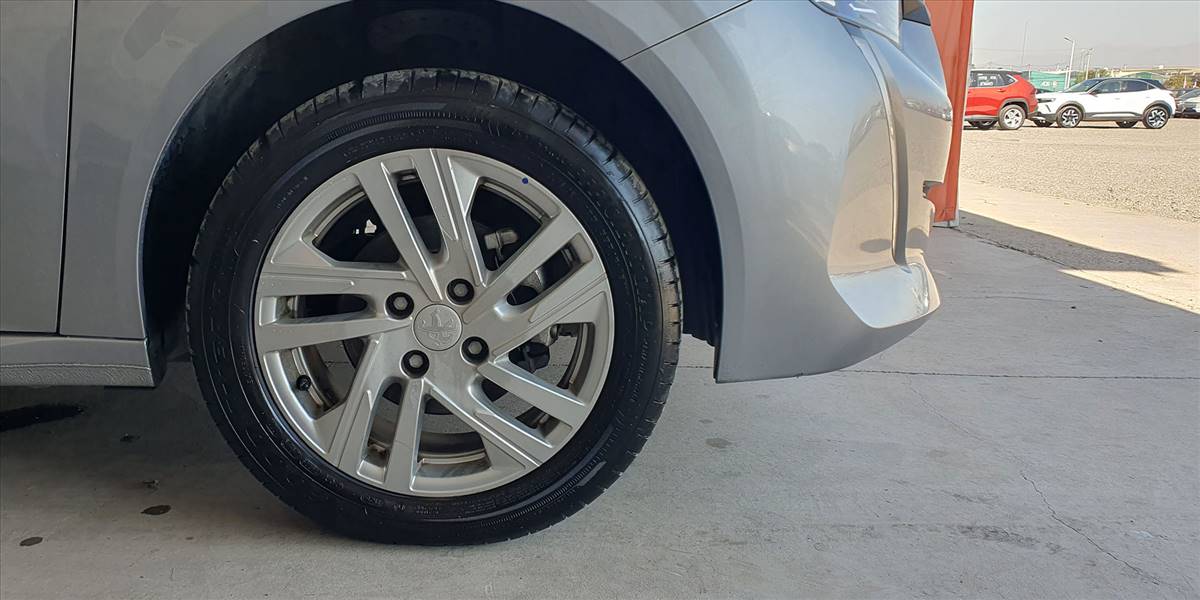 PEUGEOT 208 STYLE PURETECH 75 1.2 - Imagen 17