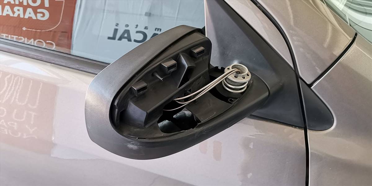 NISSAN VERSA SEDAN 1.6 - Imagen 31