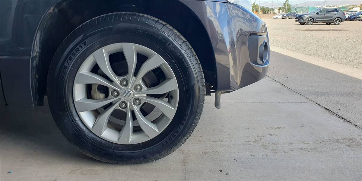 SUZUKI GRAND NOMADE GLX SPORT 2.4 - Imagen 17