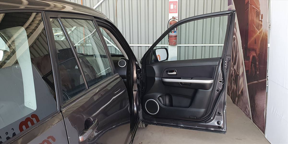 SUZUKI GRAND NOMADE GLX SPORT 2.4 - Imagen 28