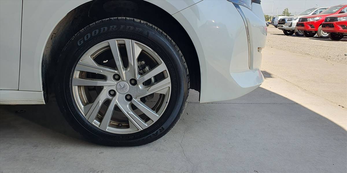 PEUGEOT 208 STYLE PURETECH 75 1.2 - Imagen 17