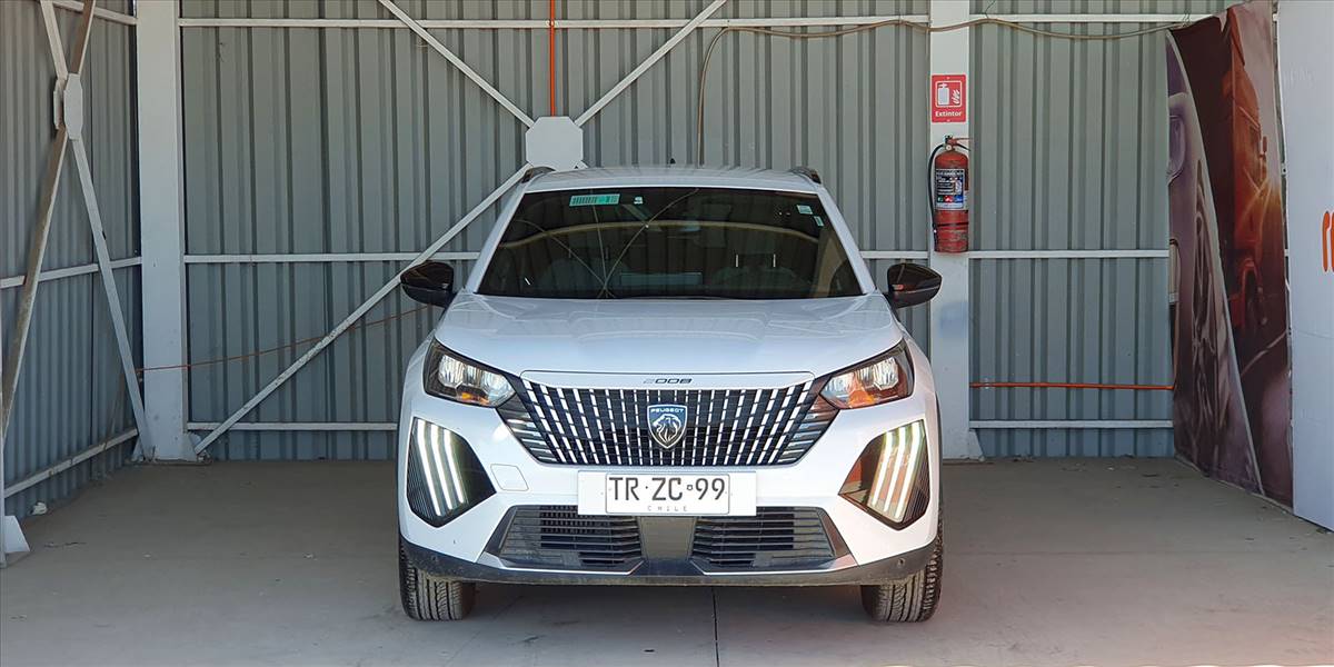 PEUGEOT 2008 BLUE HDI 130 EAT8 1.5 AUT - Imagen 9