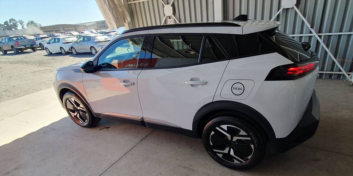 PEUGEOT 2008 BLUE HDI 130 EAT8 1.5 AUT - Imagen 10