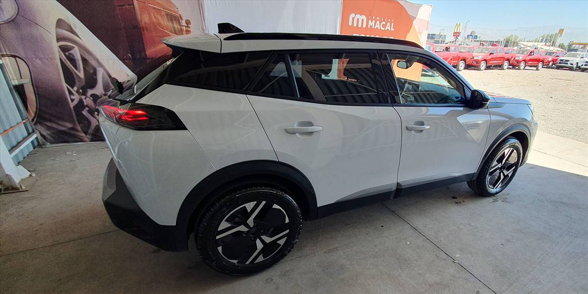 PEUGEOT 2008 BLUE HDI 130 EAT8 1.5 AUT - Imagen 11