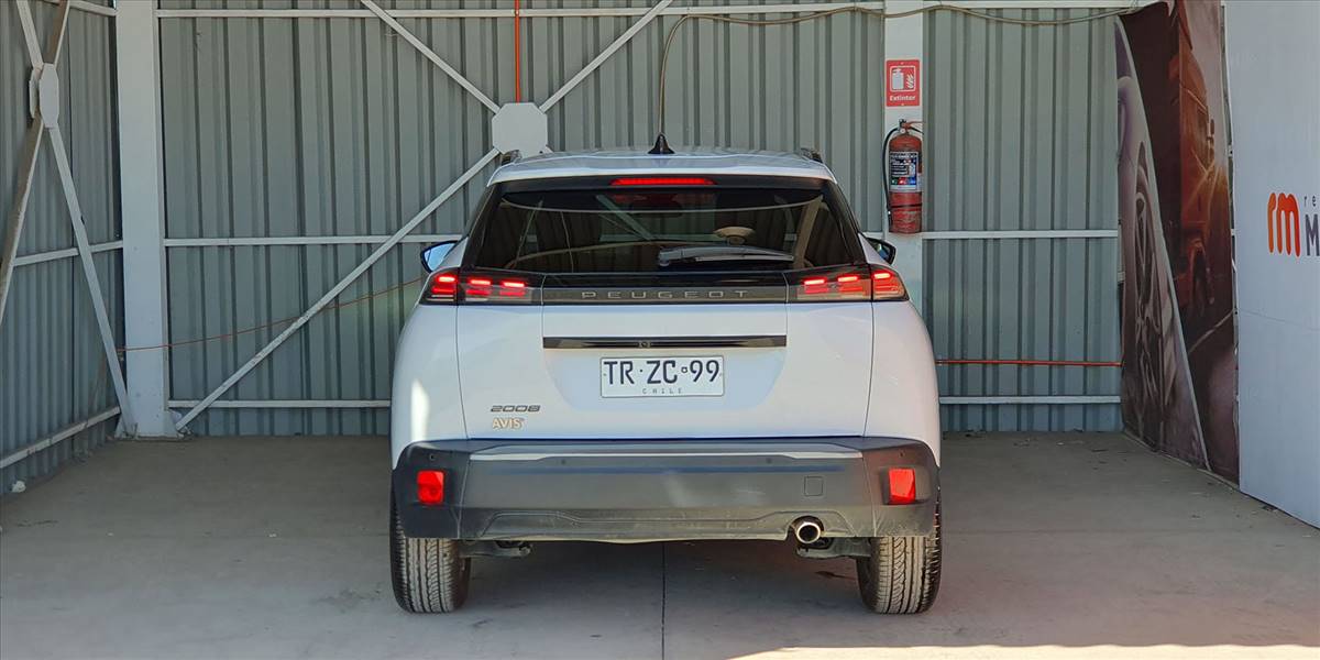PEUGEOT 2008 BLUE HDI 130 EAT8 1.5 AUT - Imagen 12