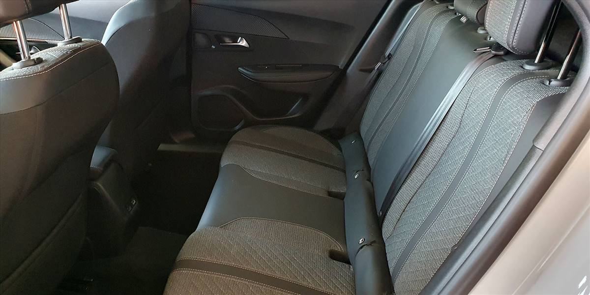 PEUGEOT 2008 BLUE HDI 130 EAT8 1.5 AUT - Imagen 26