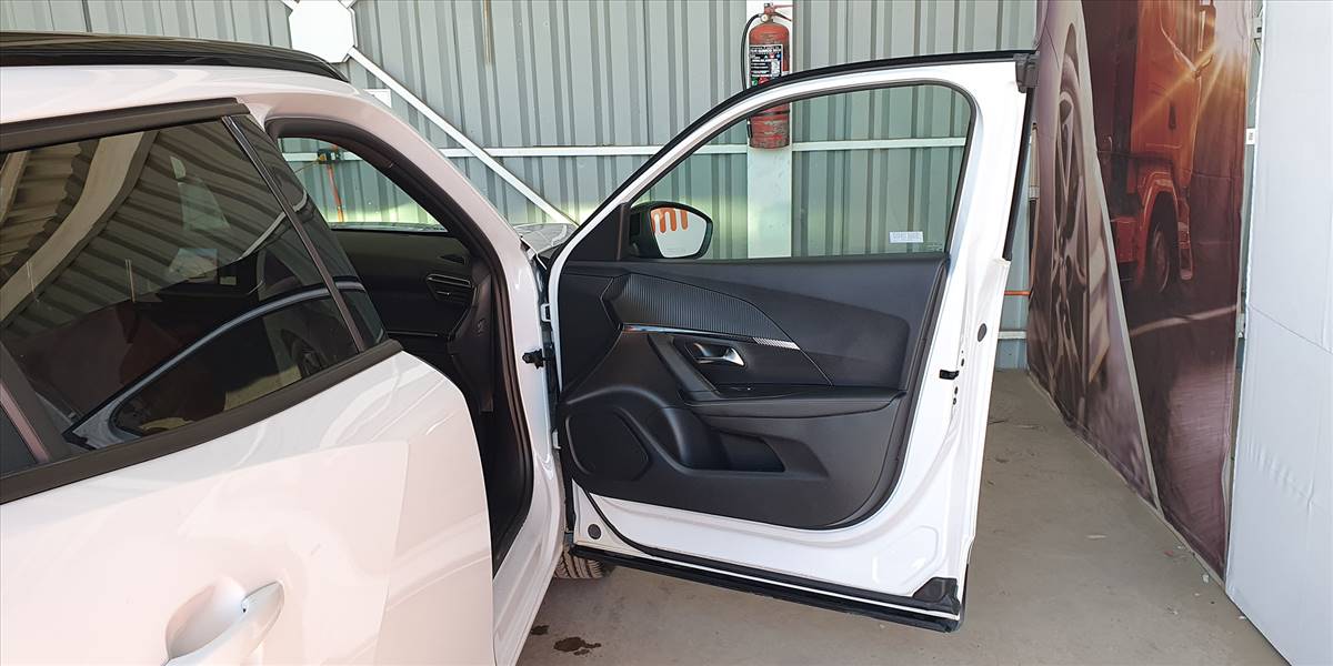 PEUGEOT 2008 BLUE HDI 130 EAT8 1.5 AUT - Imagen 28