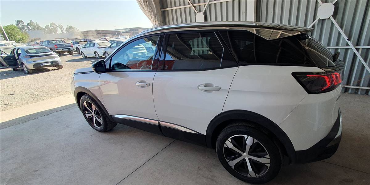 PEUGEOT 3008 BLUE HDI 130 EAT8 1.5 AUT - Imagen 10