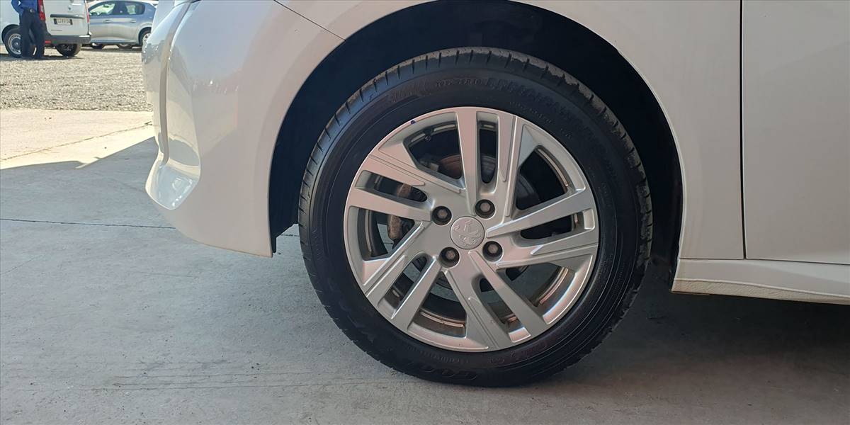 PEUGEOT 208 STYLE PURETECH 75 1.2 - Imagen 21