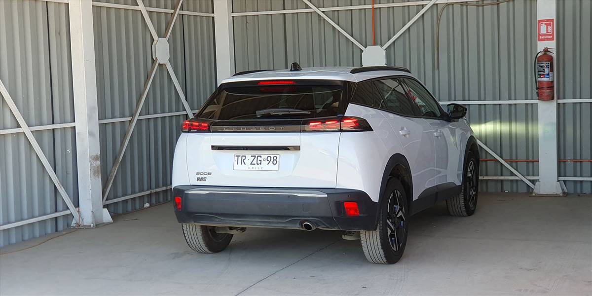 PEUGEOT 2008 BLUE HDI 130 EAT8 1.5 AUT - Imagen 3