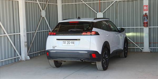 PEUGEOT 2008 BLUE HDI 130 EAT8 1.5 AUT - Imagen 4