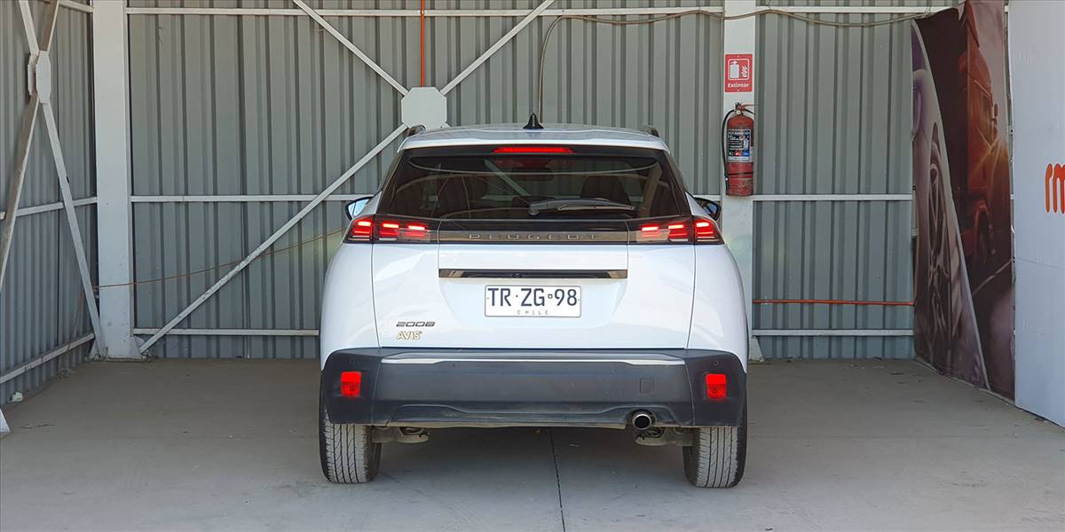 PEUGEOT 2008 BLUE HDI 130 EAT8 1.5 AUT - Imagen 12