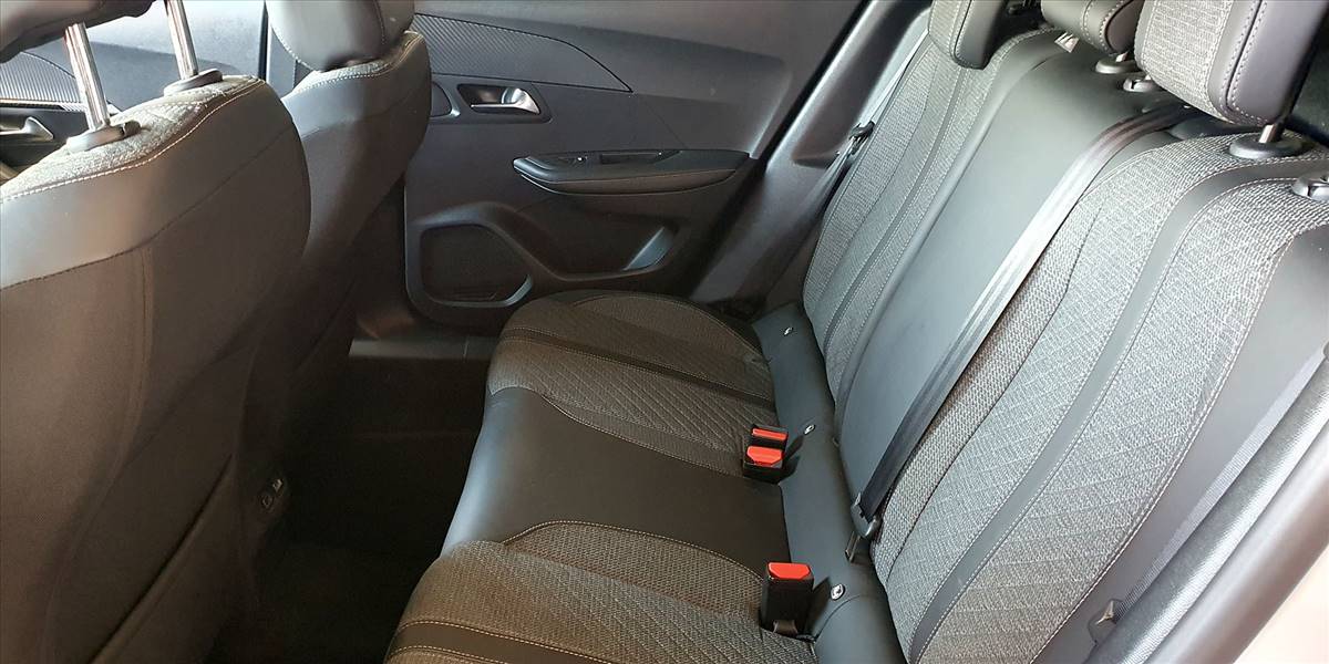 PEUGEOT 2008 BLUE HDI 130 EAT8 1.5 AUT - Imagen 26
