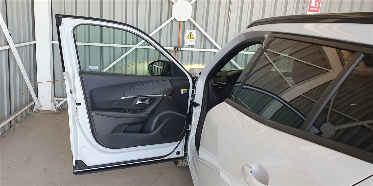 PEUGEOT 2008 BLUE HDI 130 EAT8 1.5 AUT - Imagen 27