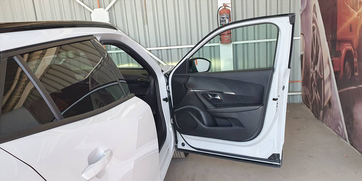PEUGEOT 2008 BLUE HDI 130 EAT8 1.5 AUT - Imagen 28