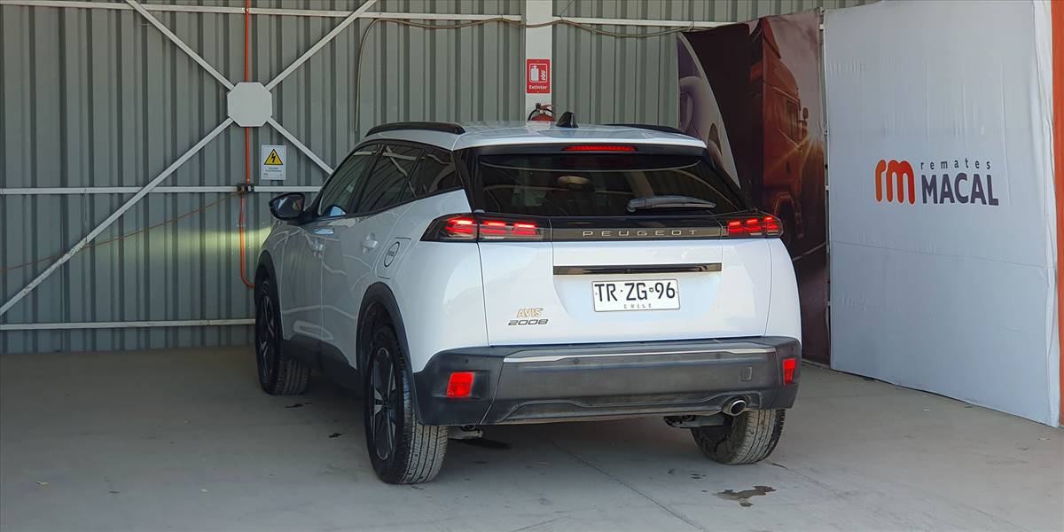 PEUGEOT 2008 BLUE HDI 130 EAT8 1.5 AUT - Imagen 5