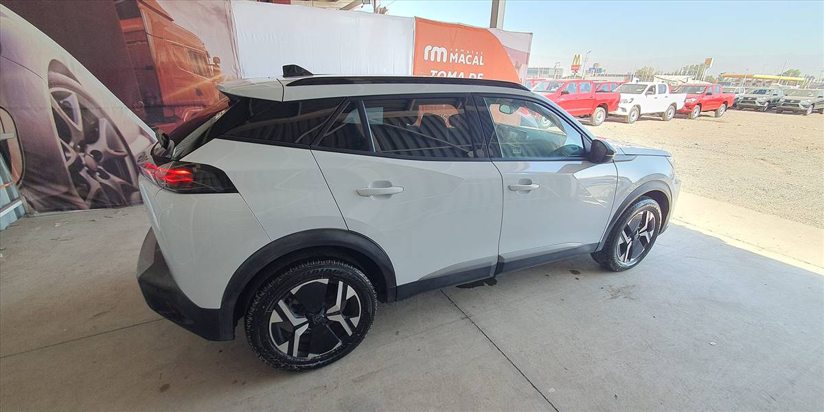 PEUGEOT 2008 BLUE HDI 130 EAT8 1.5 AUT - Imagen 11