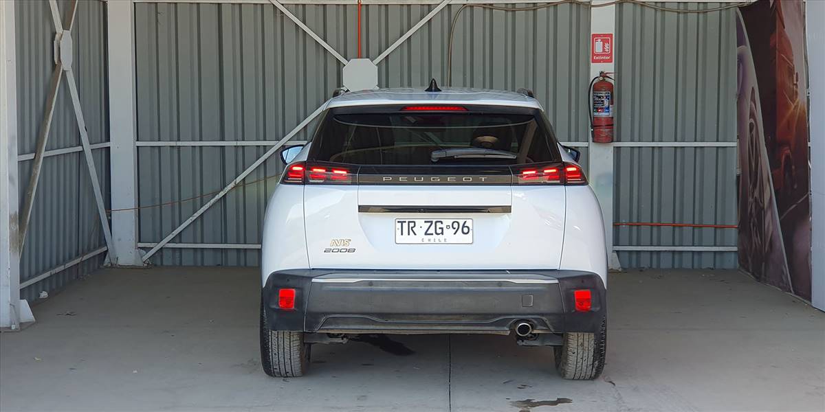 PEUGEOT 2008 BLUE HDI 130 EAT8 1.5 AUT - Imagen 12