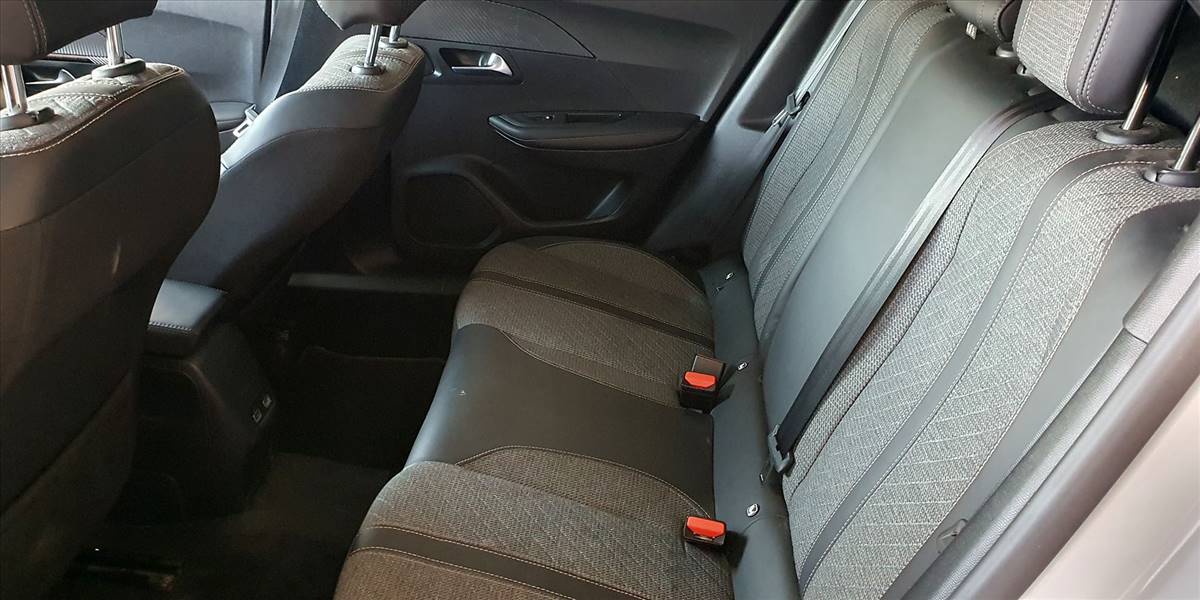 PEUGEOT 2008 BLUE HDI 130 EAT8 1.5 AUT - Imagen 26