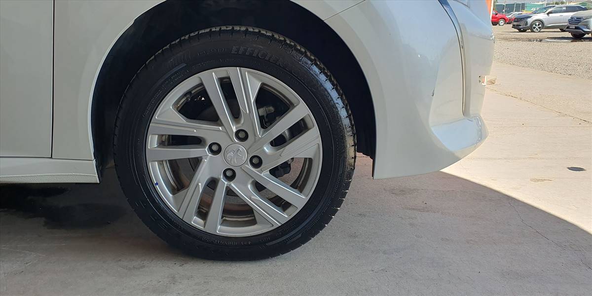 PEUGEOT 208 STYLE PURETECH 75 1.2 - Imagen 20