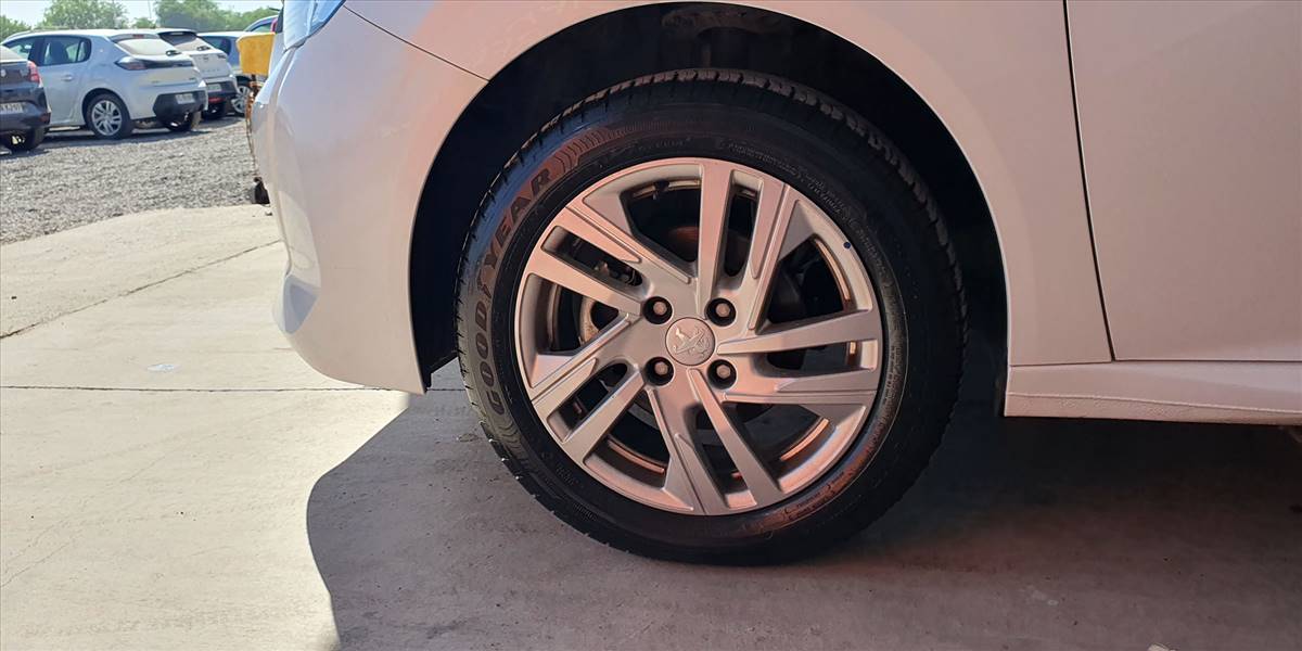 PEUGEOT 208 STYLE PURETECH 75 1.2 - Imagen 21