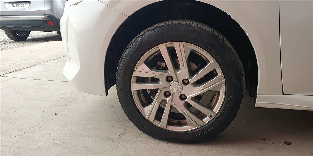 PEUGEOT 208 STYLE PURETECH 75 1.2 - Imagen 21