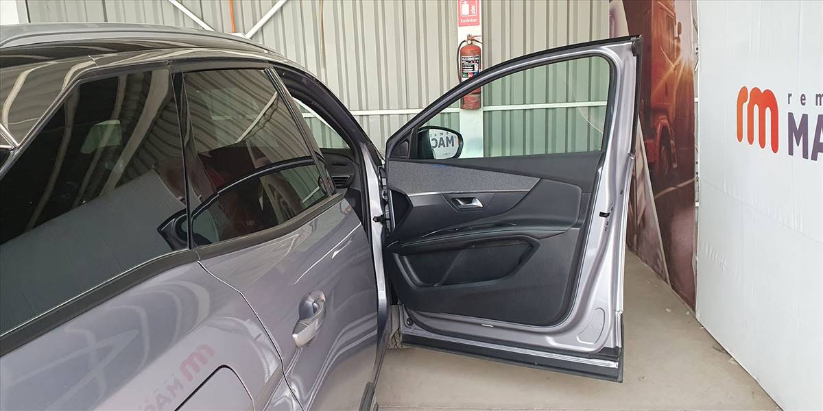 PEUGEOT 3008 BLUE HDI 130 EAT8 1.5 AUT - Imagen 28