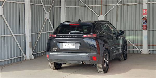 PEUGEOT 2008 BLUE HDI 130 EAT8 1.5 AUT - Imagen 11
