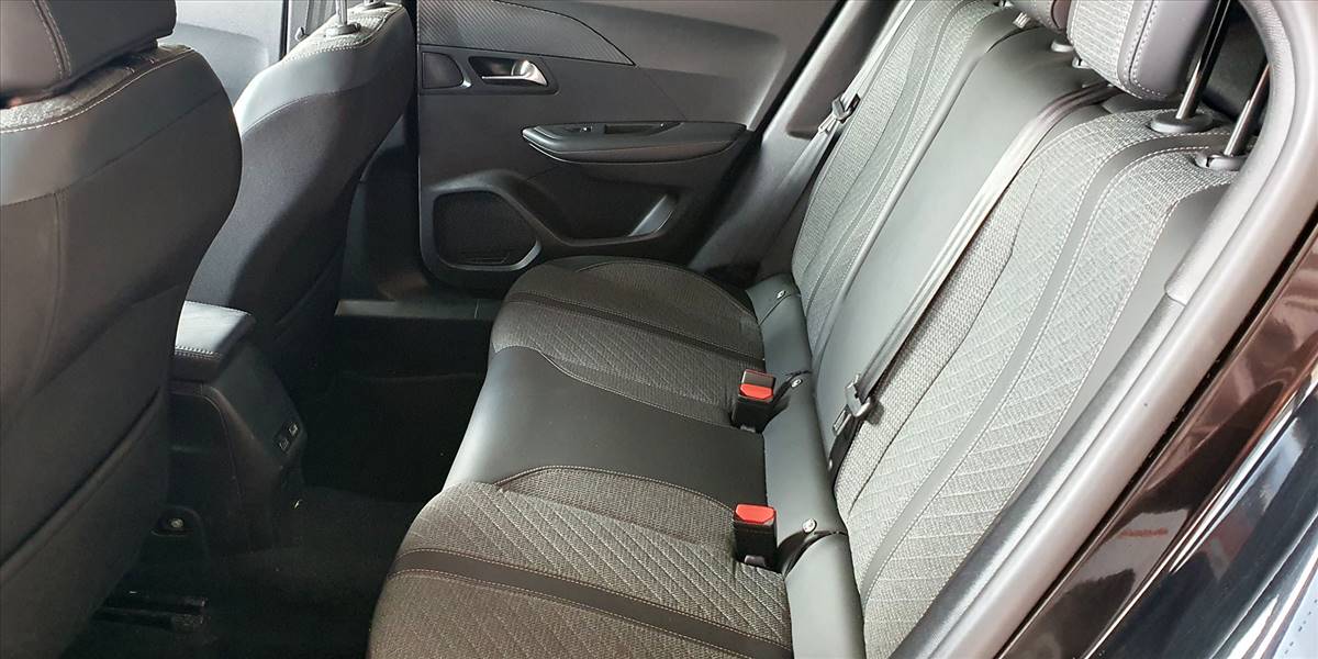 PEUGEOT 2008 BLUE HDI 130 EAT8 1.5 AUT - Imagen 26