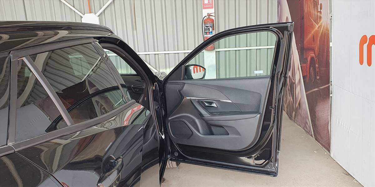 PEUGEOT 2008 BLUE HDI 130 EAT8 1.5 AUT - Imagen 28