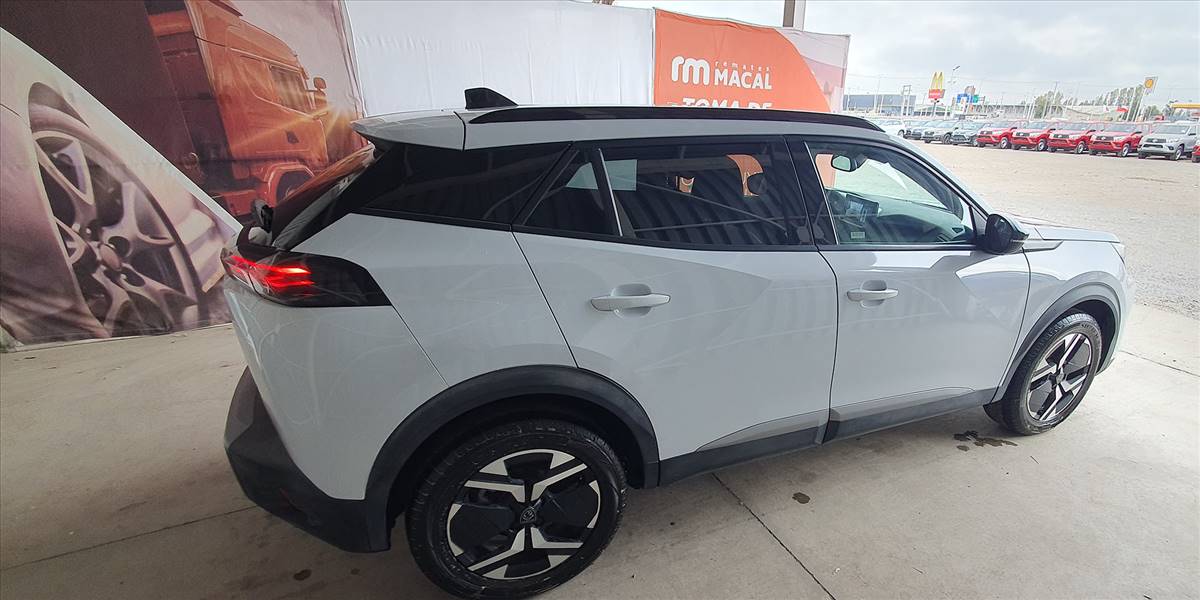 PEUGEOT 2008 BLUE HDI 130 EAT8 1.5 AUT - Imagen 11
