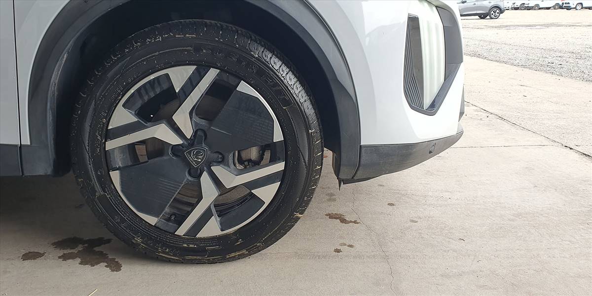 PEUGEOT 2008 BLUE HDI 130 EAT8 1.5 AUT - Imagen 17