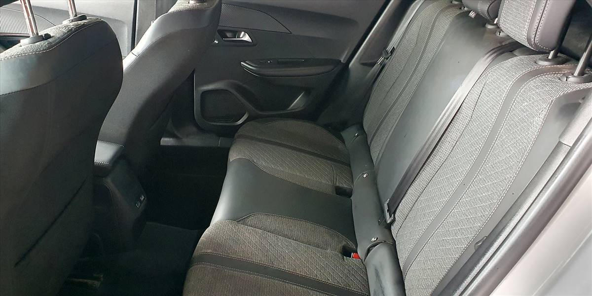PEUGEOT 2008 BLUE HDI 130 EAT8 1.5 AUT - Imagen 26