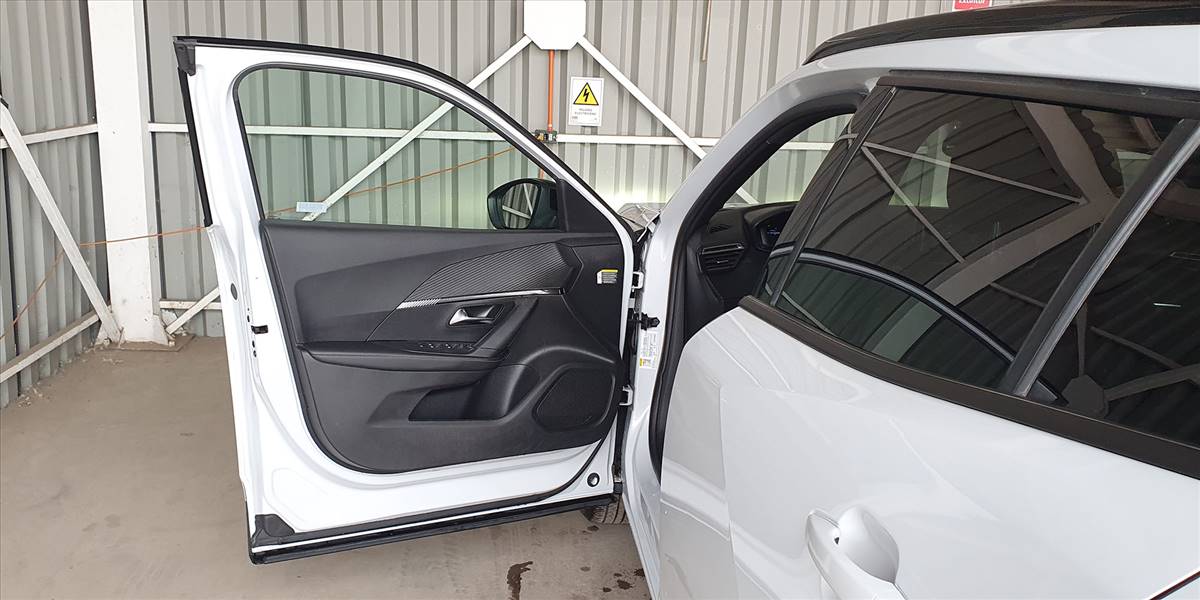PEUGEOT 2008 BLUE HDI 130 EAT8 1.5 AUT - Imagen 27