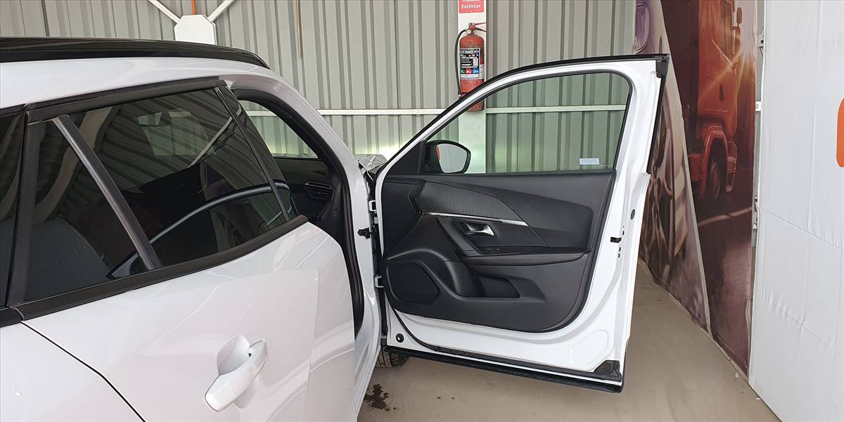 PEUGEOT 2008 BLUE HDI 130 EAT8 1.5 AUT - Imagen 28