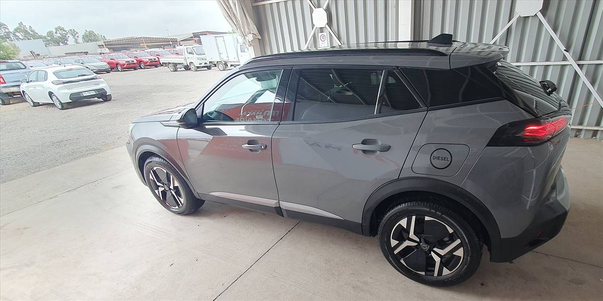PEUGEOT 2008 BLUE HDI 130 EAT8 1.5 AUT - Imagen 13