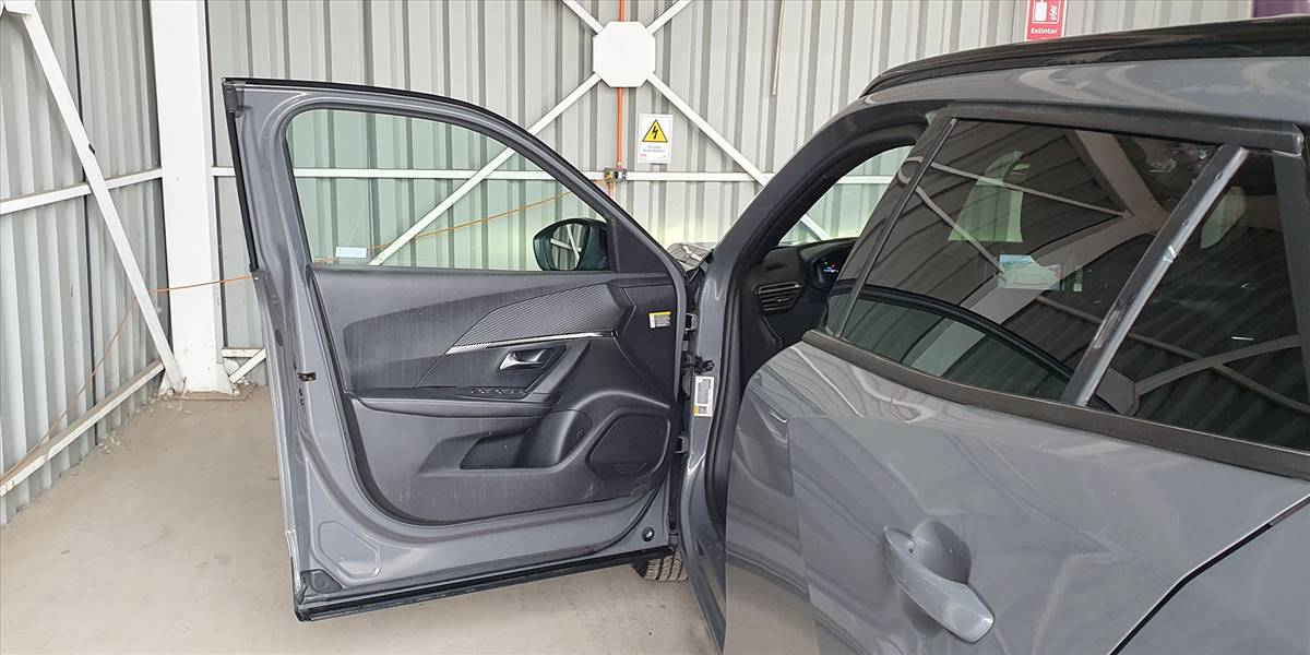 PEUGEOT 2008 BLUE HDI 130 EAT8 1.5 AUT - Imagen 30