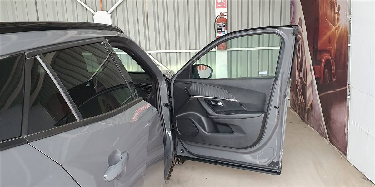 PEUGEOT 2008 BLUE HDI 130 EAT8 1.5 AUT - Imagen 31